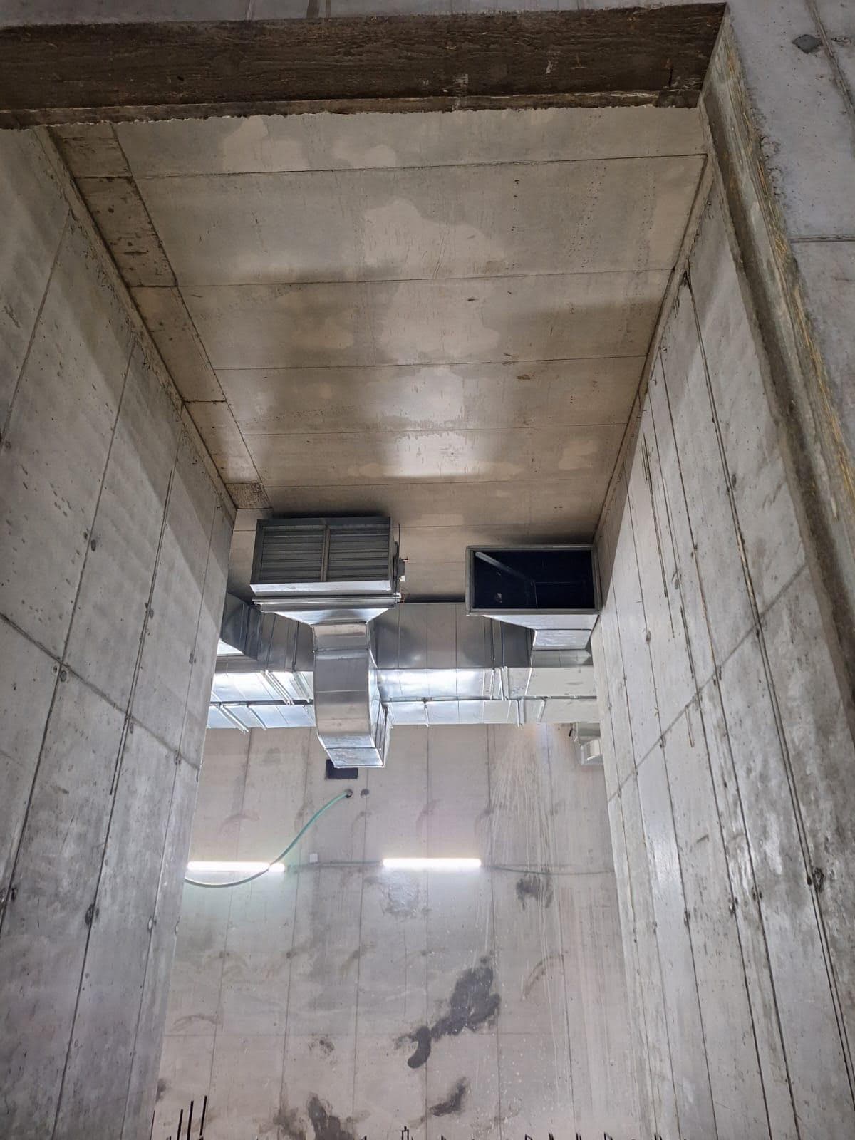 תעלות אוויר מבודדות בשלב ההתקנה — קריית מודיעין